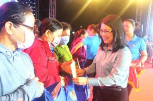 Chung tay chăm lo Tết cho đoàn viên, người lao động