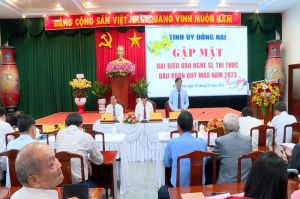 Tạo điều kiện cho văn nghệ sĩ, trí thức phát huy vai trò