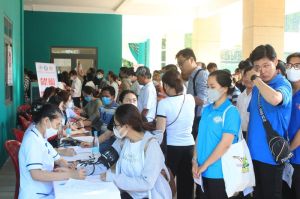 Đoàn viên, hội viên thanh niên, cán bộ, công chức trẻ tích cực tham gia Lễ hội Xuân hồng