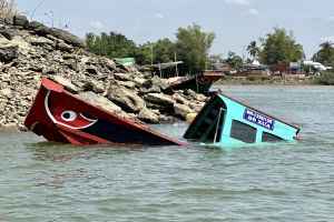 Điều tra nguyên nhân ban đầu gây lật thuyền trên sông Đồng Nai