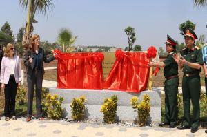 Bàn giao mặt bằng đã xử lý dioxin khu vực Tây Nam Sân bay Biên Hòa