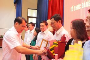 Các cấp ủy tiếp tục phối hợp với ban giám đốc DN, tổ chức thực hiện tốt nhiệm vụ sản xuất kinh doanh