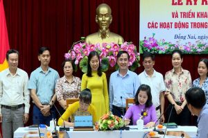 Cụm thi đua số 3 Công đoàn Viên chức tỉnh ký kết thi đua năm 2023