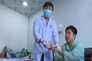 Khối u cuộn mạch dưới móng tay bệnh nhân suốt 5 năm