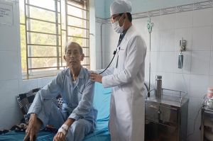 Mong muốn giúp người dân địa phương được chăm sóc sức khỏe tốt hơn