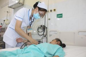 Điều dưỡng trưởng khoa tận tình, khéo léo