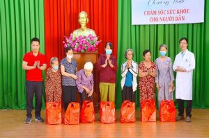 Chương trình khám bệnh, tư vấn sức khỏe, cấp phát thuốc miễn phí và tặng quà cho bệnh nhân