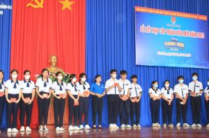 354 đoàn viên mới được kết nạp tập thể