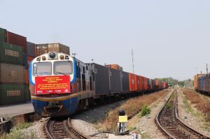 Welcome the freighter train from Shandong (China) to Trang Bom Station