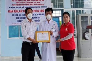 Chuyện 2 bác sĩ tích cực làm thiện nguyện