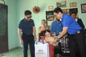 Chia sẻ phần nào nỗi đau với nạn nhân da cam