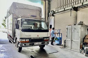 Đăng kiểm xe ô tô: vẫn phải xếp hàng nhưng không còn chen chúc
