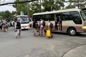 Xe đưa rước học sinh vẫn “ẩu”