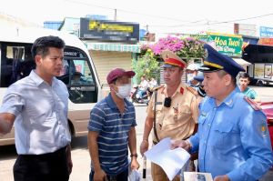 Cần tăng trách nhiệm nhà trường trong quản lý xe đưa rước học sinh