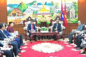 Lãnh đạo tỉnh thăm và chúc Tết cổ truyền Bunpimay chính quyền tỉnh Champasak nước CHDCND Lào