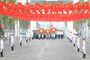 Dâng hương, viếng anh hùng liệt sĩ nhân kỷ niệm 48 năm Ngày miền Nam hoàn toàn giải phóng