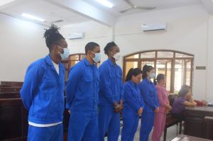 Mở thẻ ngân hàng để cho hoặc bán là vi phạm pháp luật