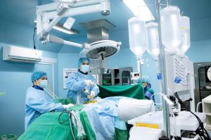 Phẫu thuật nội soi cột sống điều trị thoát vị đĩa đệm có nhiều ưu điểm