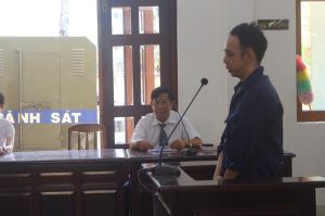 Từ bị hại thành bị cáo vì vay tiền qua mạng