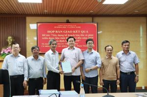 Bàn giao đề tài khoa học liên quan đến bảo tồn, phát triển dược liệu