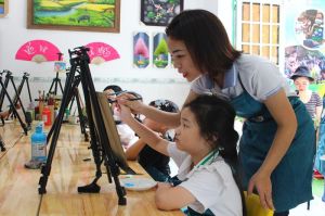 Cô giáo trẻ giữ lửa đam mê nghệ thuật cho học sinh