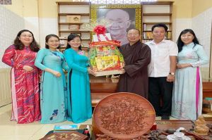 Thăm, chúc mừng Đại lễ Phật đản