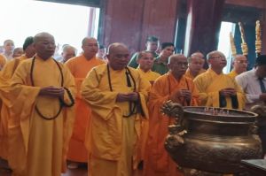 Lễ đặt vòng hoa tại đền thờ liệt sỹ huyện Xuân Lộc nhân dịp Lễ Phật đản năm 2023