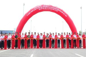 Inaugurating 2 highway projects Mai Son - National Highway 45 and Phan Thiet - Dau Giay