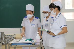 Thu hút người học đến với ngành điều dưỡng, hộ sinh