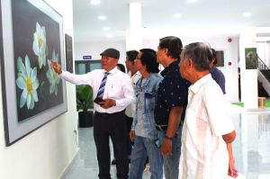 Vẫn còn nhiều khó khăn trong phát triển văn học nghệ thuật