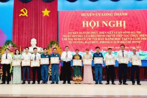 Huyện Long Thành: 40 tập thể cá nhân được khen thưởng trong thực hiện Chỉ thị số 05-CT/TW