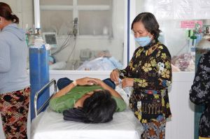 Cấp cứu kịp thời người bị say nắng, sốc nhiệt, đột quỵ do nắng nóng