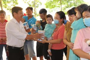 Tặng 1.000 phần quà cho bệnh nhi