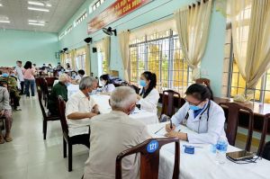 200 người thuộc gia đình chính sách, có hoàn cảnh khó khăn được khám bệnh miễn phí