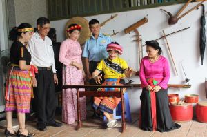 Người gìn giữ nhạc cụ truyền thống dân tộc ở Biên Hòa