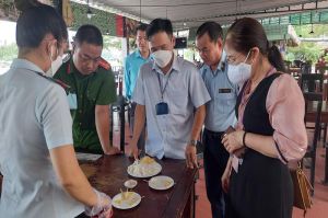 Xử phạt hơn 666,7 triệu đồng đối với 68 cơ sở vi phạm an toàn thực phẩm