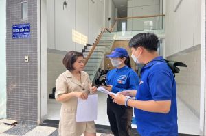 Tuyên truyền giúp dân cài đặt, kích hoạt VNeID
