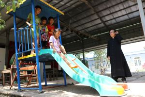 Đồng hành hỗ trợ người dân