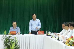 政府工作团来同奈省解除生产经营困难