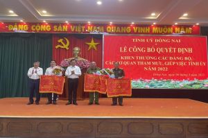 Đánh giá xếp loại tập thể, cá nhân trong hệ thống chính trị ngày càng thực chất