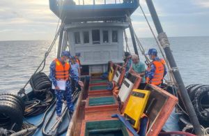 Bắt giữ tàu chở hơn 60 ngàn lít dầu DO không rõ nguồn gốc