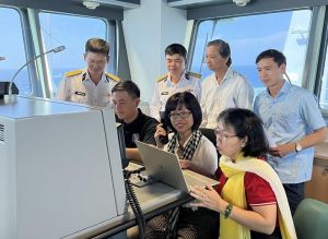 Nhà báo với biển đảo quê hương