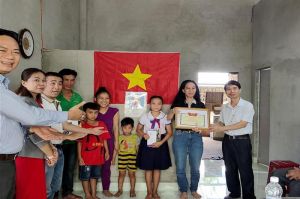 Trao tặng nhà tình thương cho hộ nghèo