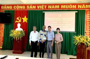Bàn giao nhà tình thương cho hộ gia đình có hoàn cảnh khó khăn