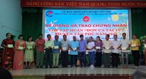 20 nghệ nhân tham gia tập huấn đờn ca tài tử tại H.Tân Phú