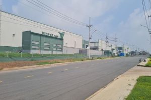 Factories for rent in industrial parks still attract customers