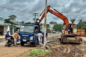 Đảm bảo an toàn thi công trên đường mùa mưa