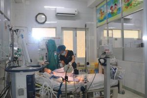 Nhiều bệnh nhi bị tay chân miệng rất nặng