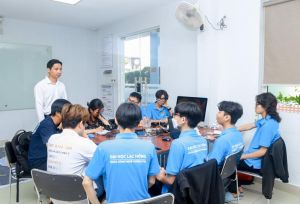 Giám sát để trẻ được an toàn trên không gian mạng