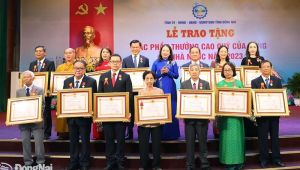 Trao tặng các phần thưởng cao quý của Đảng và Nhà nước cho 276 tập thể, cá nhân được
